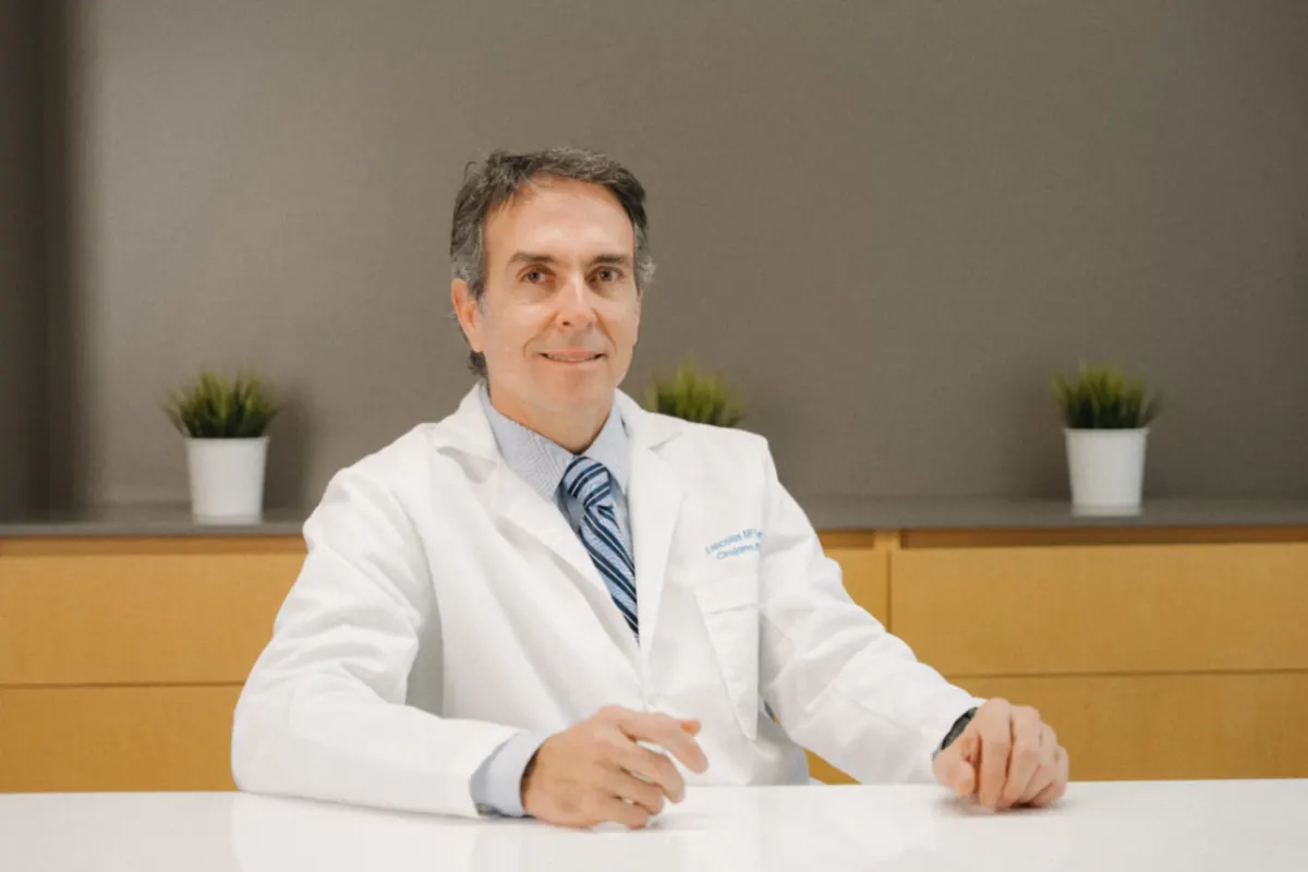 Dr. Nicolás McLean, board-certified plastic surgeon in Medellín